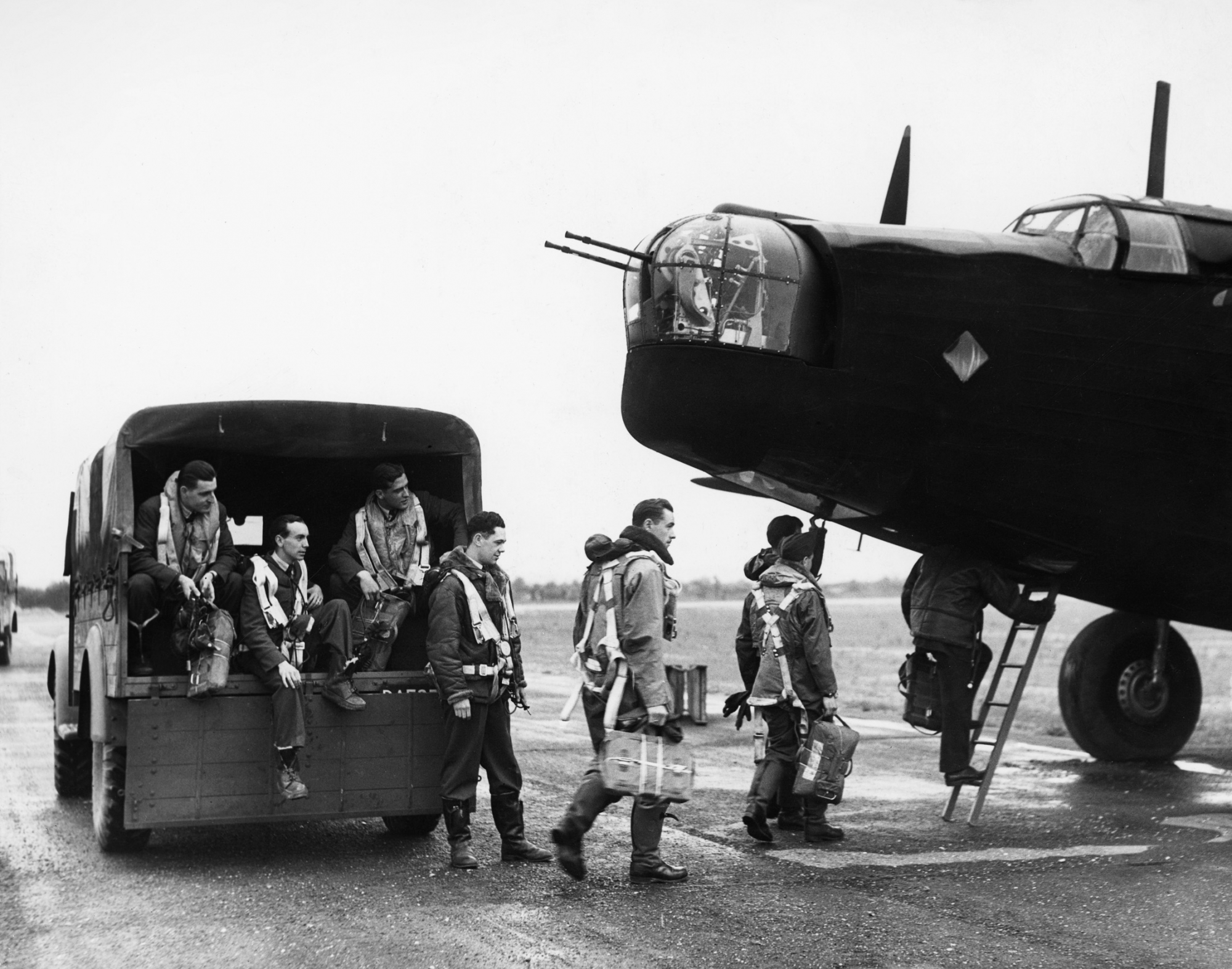 80 Years Ago Bomber Command Hits Back Raf Memorial Flight Club 1395